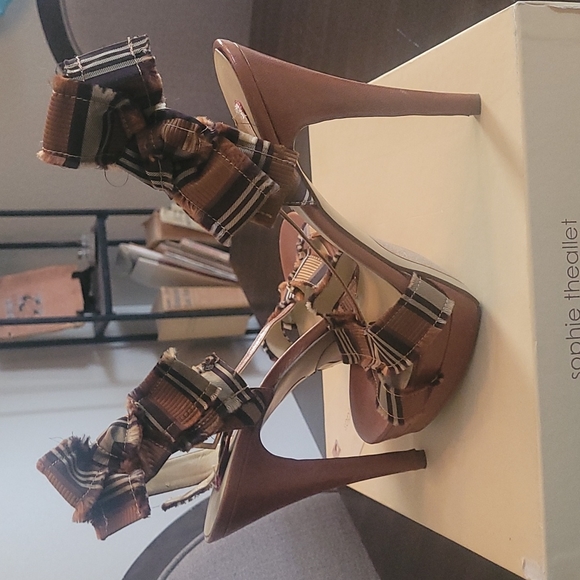 Very loved, worn once, size 9, Sophie Theallet for Nine West 6 in. heels. - Picture 2 of 4